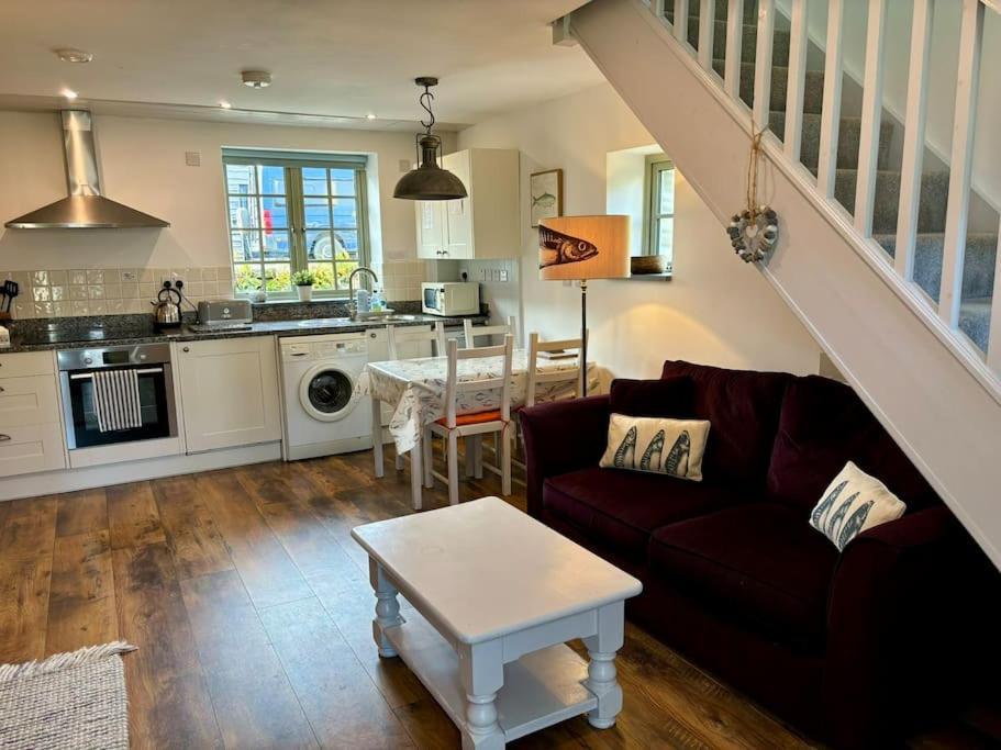 Little Bream - Pretty Cosy Cottage, Sea Views, Walk To The Beach Mawnan Smith Exterior photo