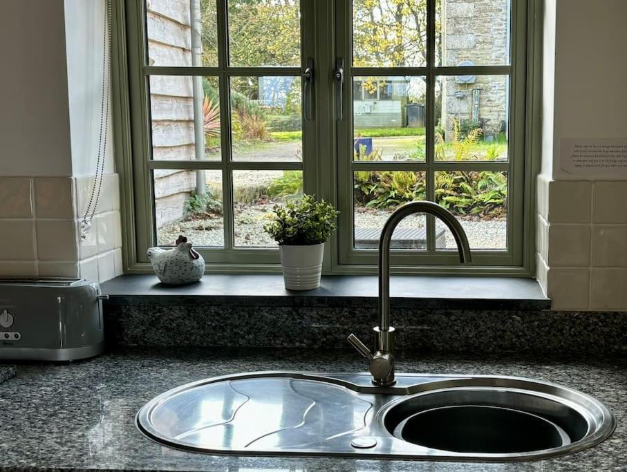 Little Bream - Pretty Cosy Cottage, Sea Views, Walk To The Beach Mawnan Smith Exterior photo