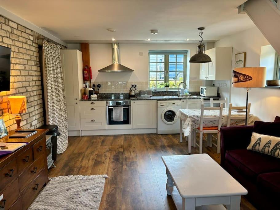 Little Bream - Pretty Cosy Cottage, Sea Views, Walk To The Beach Mawnan Smith Exterior photo